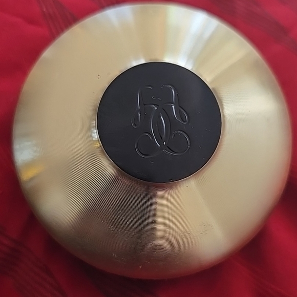 La Prairie Gold and Black Accent Decor